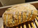 Pain au levain posé sur une grille